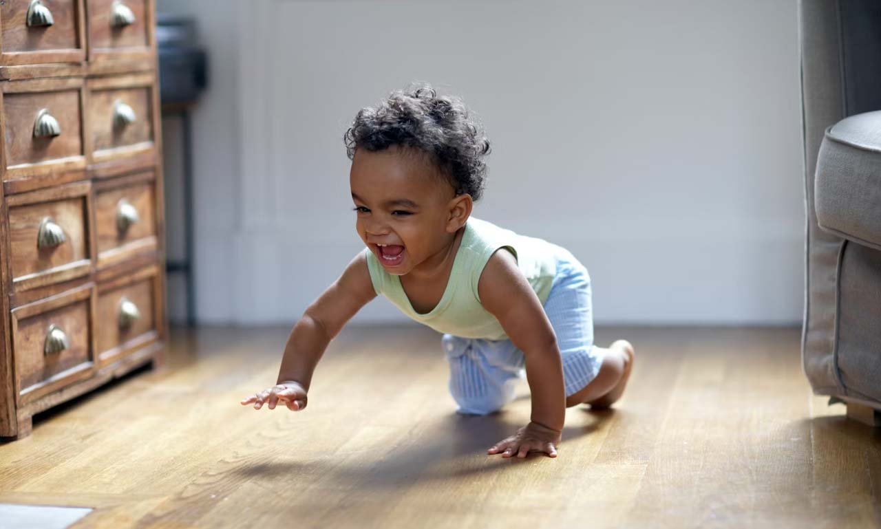 how to encourage baby to crawl